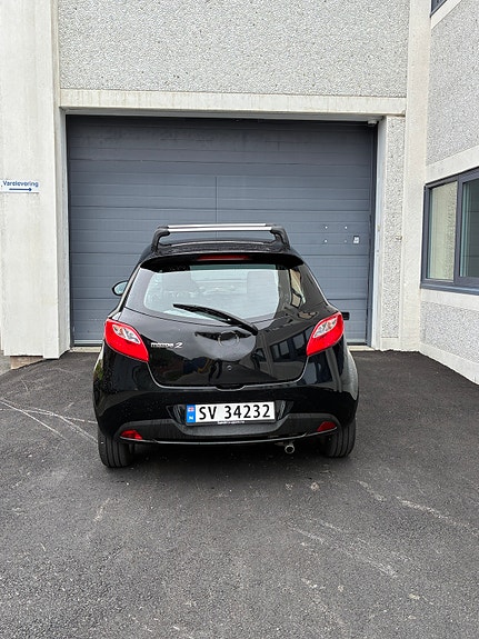 Mazda 2 3 of 5