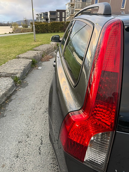 Volvo V50 3 of 5