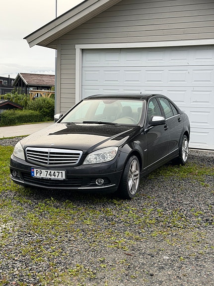 Mercedes-Benz C200 2 of 5