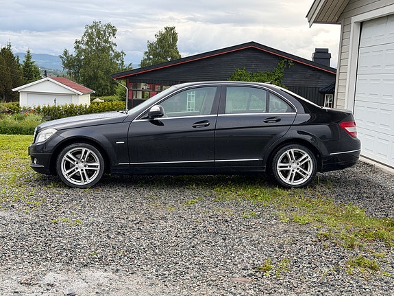 Mercedes-Benz C200 3 of 5