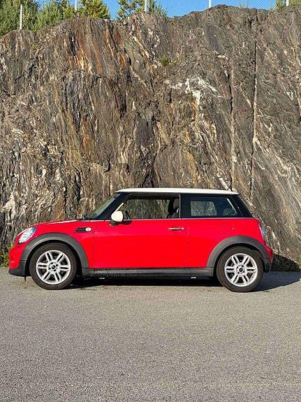 MINI Cooper 2 of 5