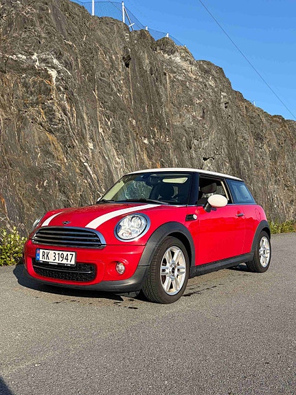 MINI Cooper 4 of 5