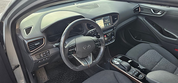 Hyundai IONIQ 11 of 14