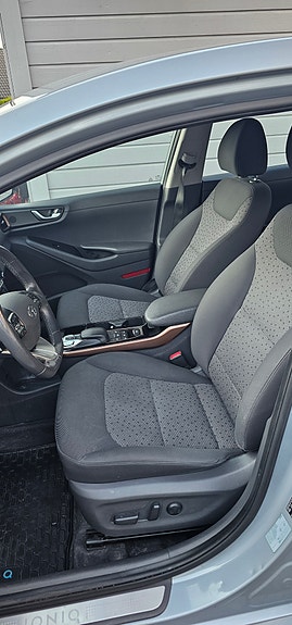 Hyundai IONIQ 12 of 14