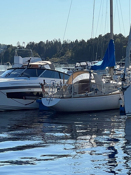 Vakker Sparkman and Stephens IW-31 med vedovn og mye utstyr. 14 of 30