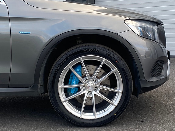 Mercedes-Benz GLC350 e 16 of 30