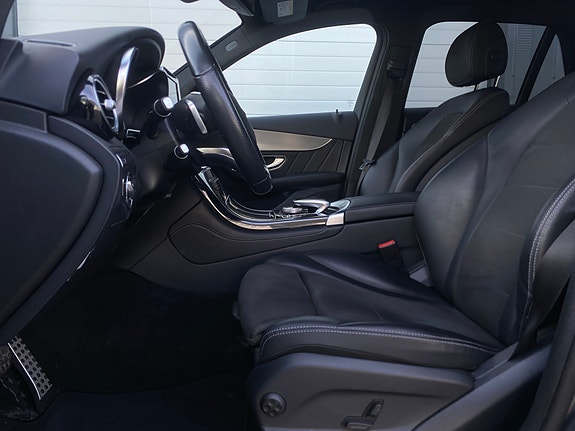 Mercedes-Benz GLC350 e 23 of 30