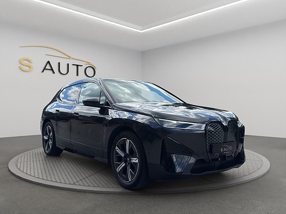 BMW iX 3 of 5