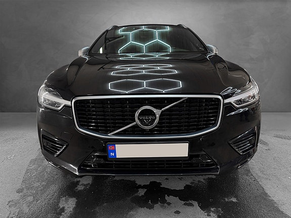 Volvo XC60 2 of 5