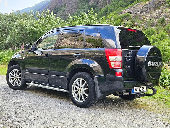 Suzuki Grand Vitara 4 of 5