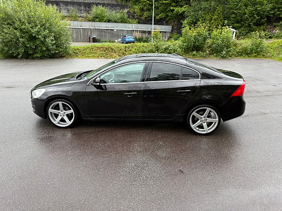 Volvo S60 3 of 5