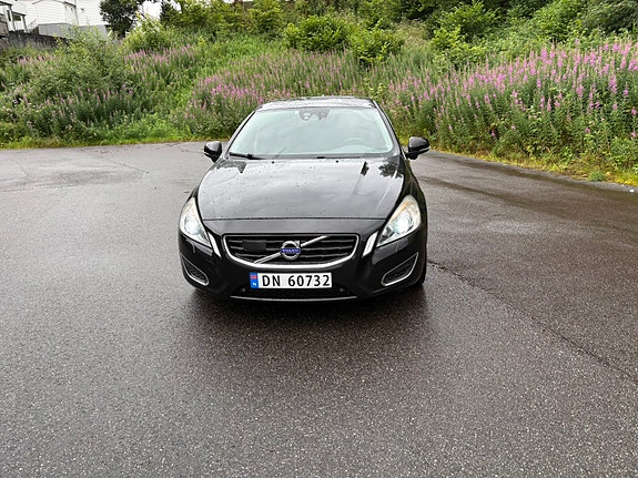 Volvo S60 2 of 5