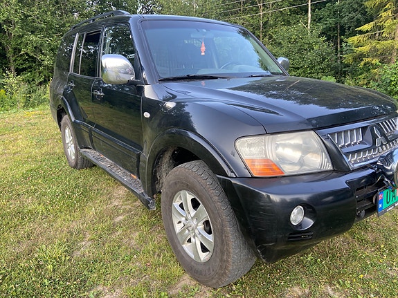 Mitsubishi Pajero 4 of 5