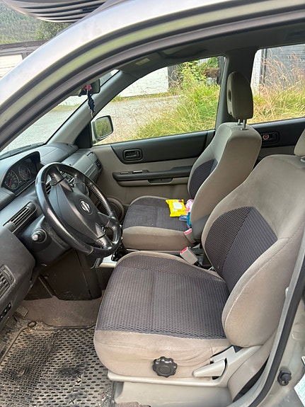 Nissan X-Trail 3 of 5