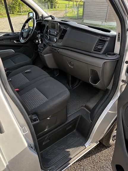 Ford Transit Custom 320L 10 of 12