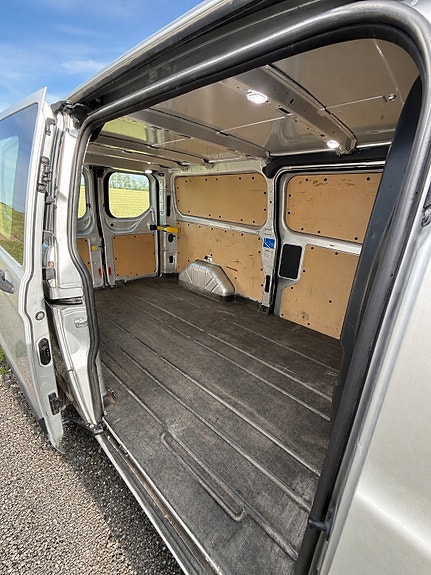 Ford Transit Custom 320L 11 of 12
