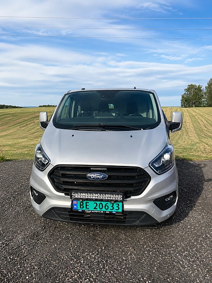Ford Transit Custom 320L 2 of 5