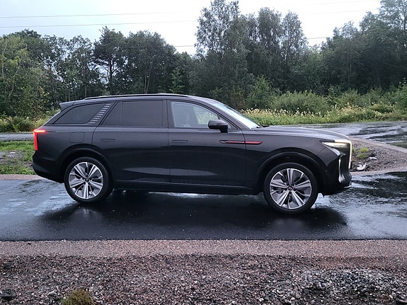 Hongqi E-HS9 3 of 5