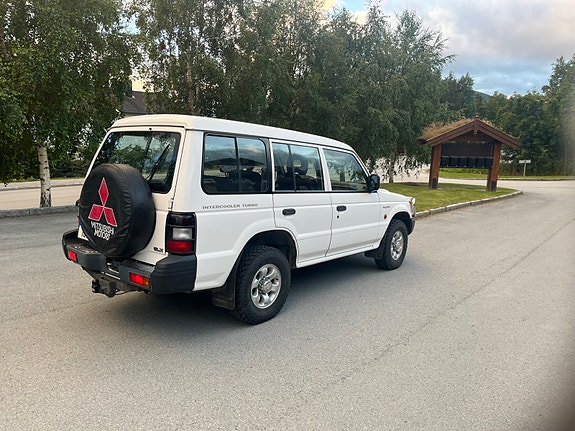 Mitsubishi Pajero 3 of 30