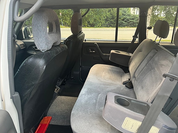 Mitsubishi Pajero 14 of 30