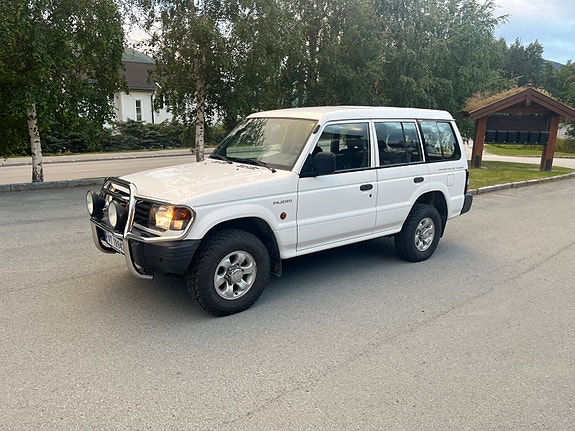 Mitsubishi Pajero 7 of 30