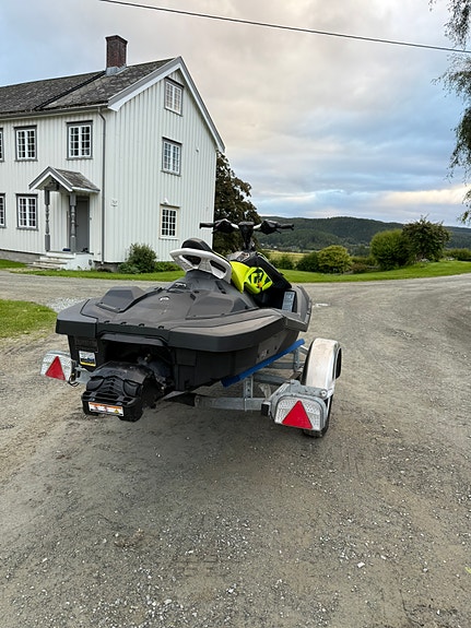 SeaDoo trixx 2up 160t 2 of 4