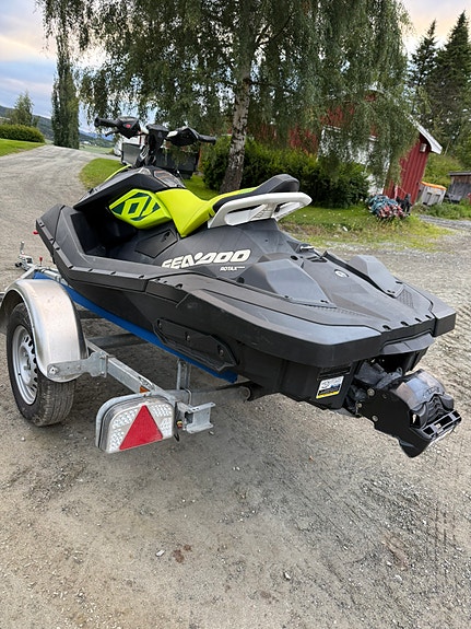 SeaDoo trixx 2up 160t 3 of 4