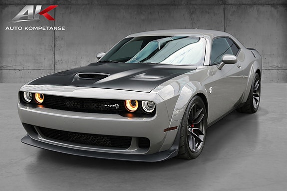Dodge Challenger 2 of 5