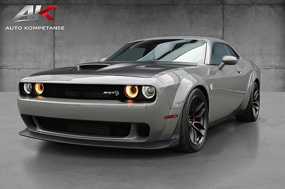 Dodge Challenger 4 of 5