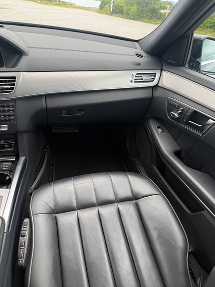 Mercedes-Benz E350 17 of 30