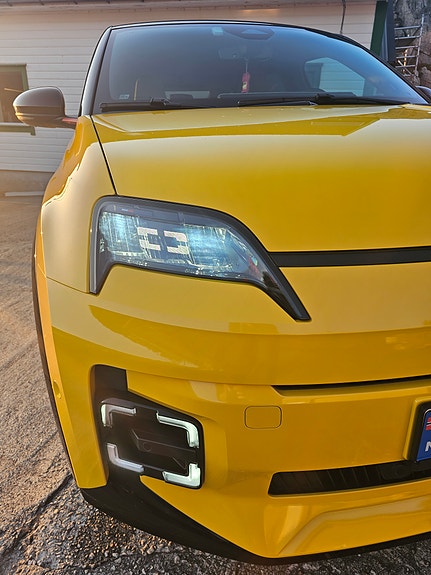 Renault 5 E-Tech 8 of 30