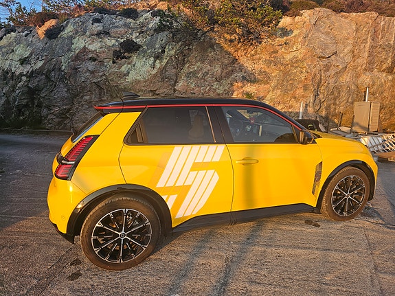 Renault 5 E-Tech 15 of 30