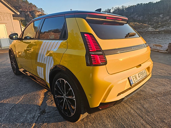 Renault 5 E-Tech 20 of 30