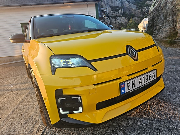 Renault 5 E-Tech 9 of 30