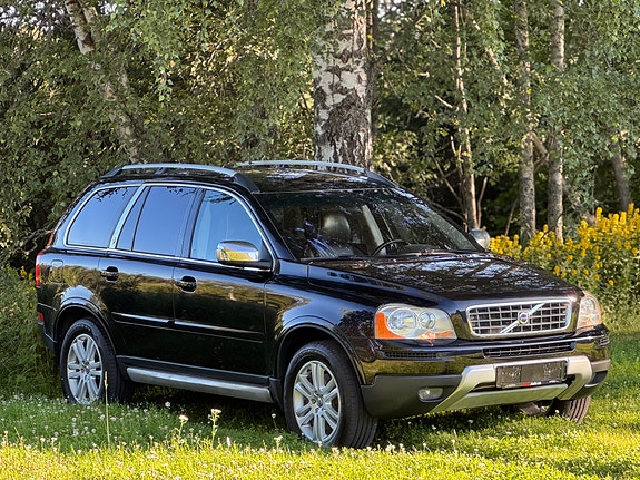 Volvo XC90 2 of 5
