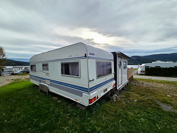 Hobby Prestige 600 - Ferdig helårs fritidsplass 1,5 time fra Oslo – totalrenovert spikertelt, to terrasser, plassleie betalt til mai 2027 22 of 30