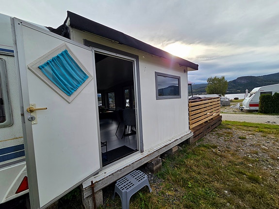 Hobby Prestige 600 - Ferdig helårs fritidsplass 1,5 time fra Oslo – totalrenovert spikertelt, to terrasser, plassleie betalt til mai 2027 4 of 30