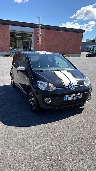 Volkswagen UP! 2 of 18