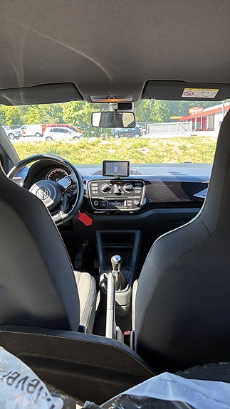 Volkswagen UP! 10 of 18
