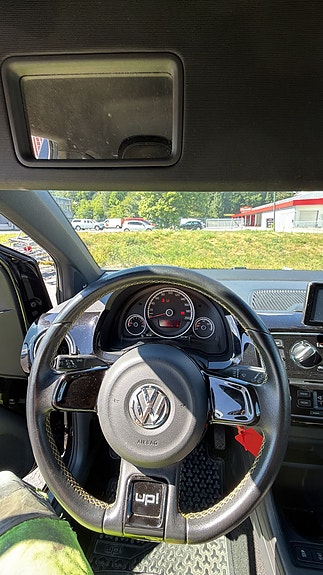 Volkswagen UP! 14 of 18