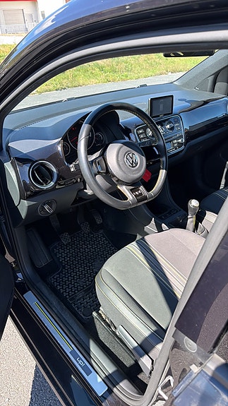 Volkswagen UP! 8 of 18