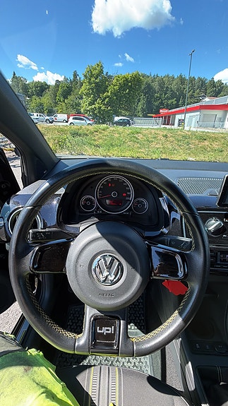 Volkswagen UP! 12 of 18