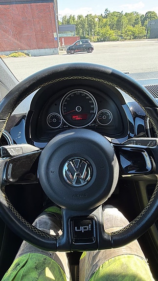 Volkswagen UP! 17 of 18