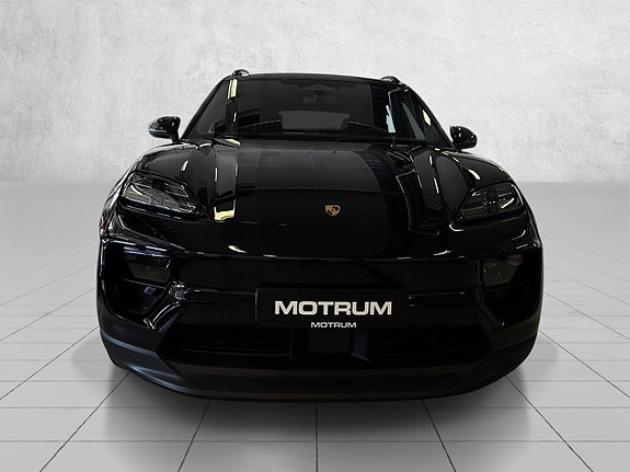 Porsche Macan 2 of 5