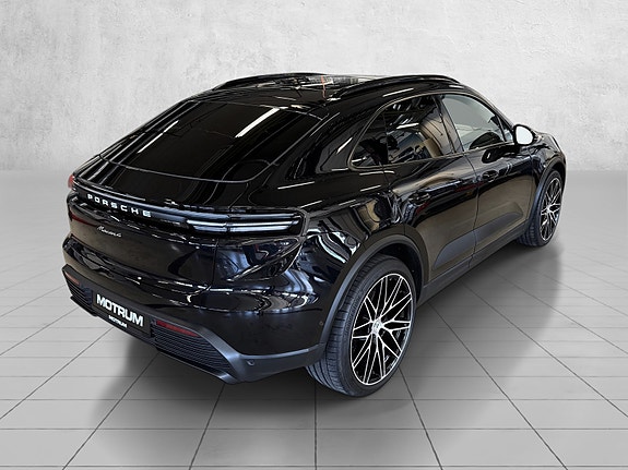 Porsche Macan 4 of 5