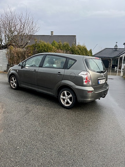 Toyota Corolla Verso 5 of 5