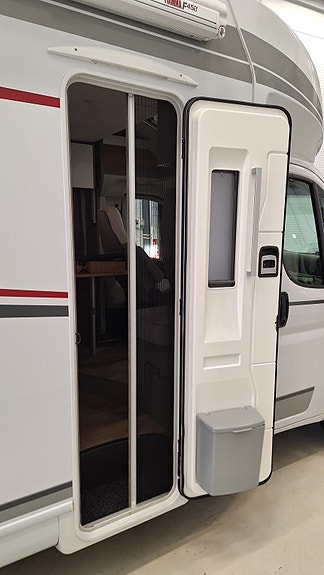 LMC Tourer Lift H 660 G - Solcelle - Gulv varme 9 of 30
