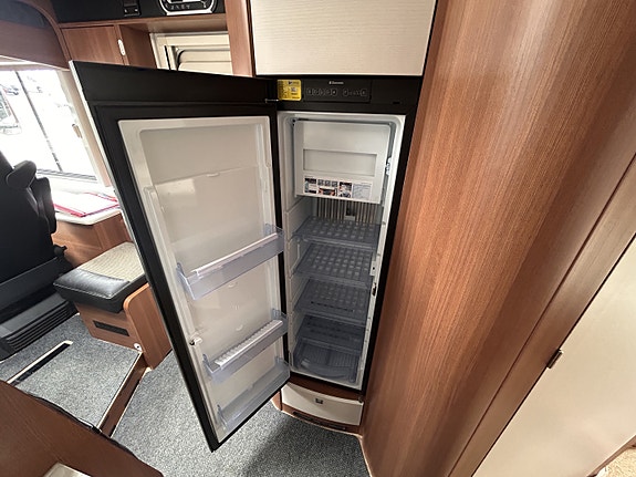 LMC I 745 - Alde- Solcelle -3500 kg 10 of 30
