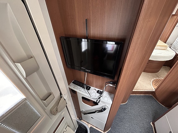 LMC I 745 - Alde- Solcelle -3500 kg 21 of 30