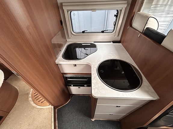 LMC I 745 - Alde- Solcelle -3500 kg 17 of 30